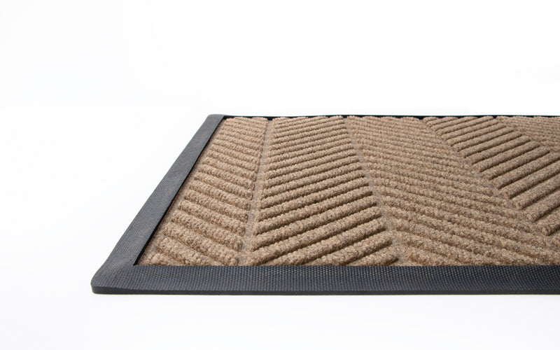 Side view of the diagonal pattern of the Waterhog Eco Elite Mat which traps moisture and dirt, perfect for entranceways. The Mat Group UK.